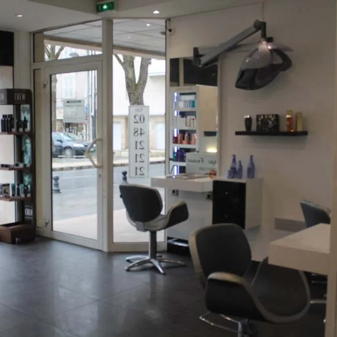 Postes de coiffage du salon Philippe Friaud Coiffure Bourges Marronniers